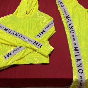 Size small wore once to little for me. It was a Christmas present.